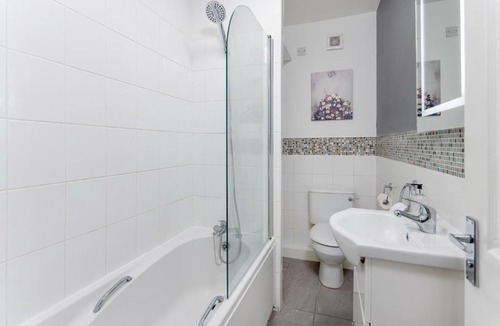Sefton Park Apartment | FLATZY - Stylish Abode on Doorstep of Sefton Park *10 minutes to Centre*