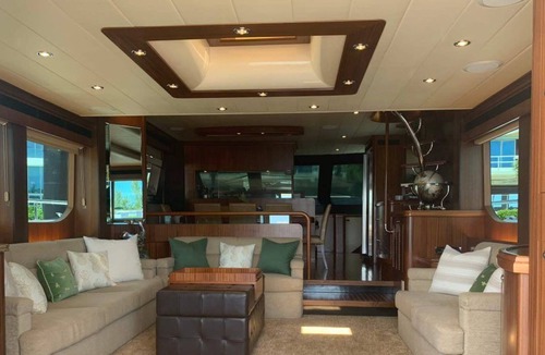 Adelaide Boat Rental | Floating 5-Star accommodations with Luxury Resort Amenities