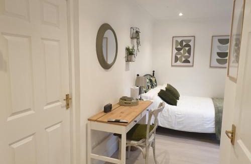 Duxford Apartment | Fly By - Duxford close to IWM & Wellcome Genome Campus