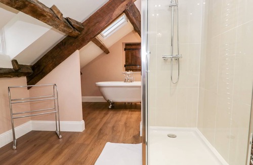 Kendal Apartment | FORREST'S YARD 2, pet friendly, character holiday cottage in Kendal