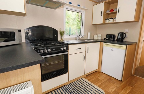 Ringwood Cottage | FOXGLOVE 4, pet friendly, with a garden in Ferndown