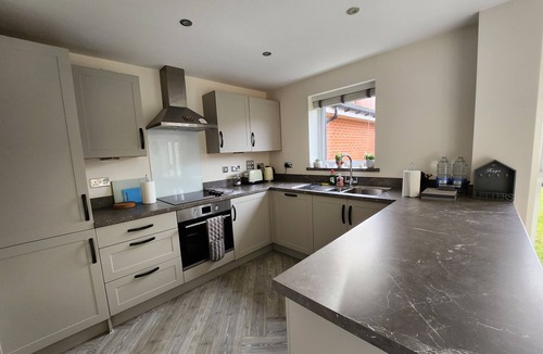 Wellingborough House | FREE Parking, Short & Long Relocation Stay, Insurance, Business. Great Location!