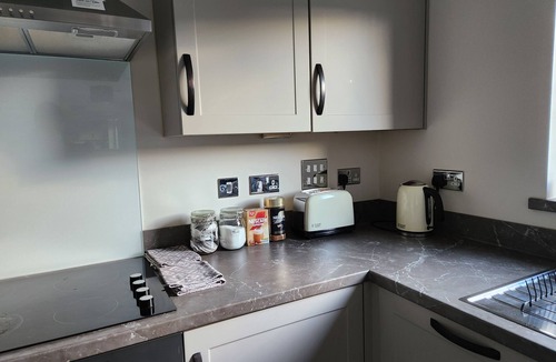 Wellingborough House | FREE Parking, Short & Long Relocation Stay, Insurance, Business. Great Location!