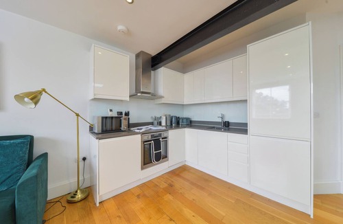 St Albans Apartment | Free Parking |St Albans City Centre |Sleeps 5