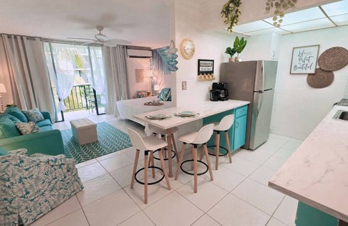 Windsor Park Condo | Fresh & Airy Ocean-View Apt in Coral Beach Condominium