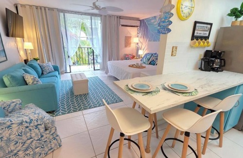 Windsor Park Condo | Fresh & Airy Ocean-View Apt in Coral Beach Condominium