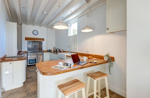 Wheatley House | Friday Cottage | Oxford Holiday Let | 3 Beds & Sleeps 5