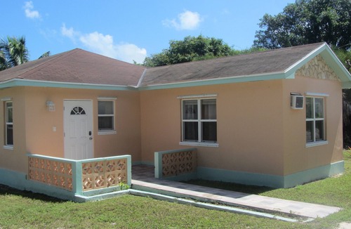 Tarpum Bay House | Full house just 20 seconds walk to the waterfront and 5 minute walk to the beach