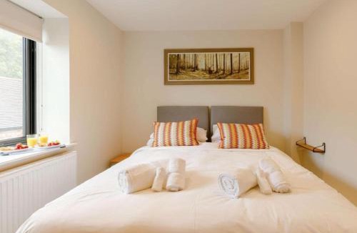 Moreton Valence House | Fully Accessible-Disabled Adapted-Hot Tub-Pets