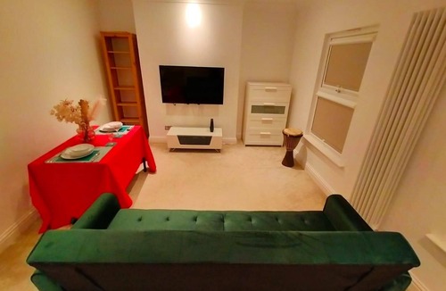 Leyton Apartment | Fully-equipped Flat in the City of London