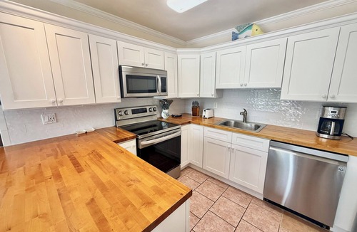 Treasure Cay Villa | FUN IN THE SUN. 2-bedroom villa in lovely Treasure Cay with AC comfort