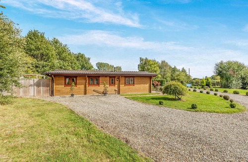 Welsh Frankton Resort | Gadlas Park Holiday Cabins