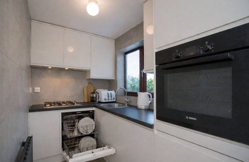 Old Windsor House | Garden, Parking, Private, Nr Windsor & Great Park.