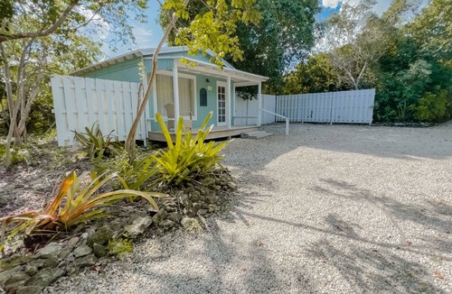 Upper Bogue Cottage | Garden View Cottage, North Eleuthera, Driftwood Seaweed Cottage #1