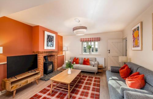 Stokenchurch House | Garsington Studios Chilterns Farm House - Pass the Keys