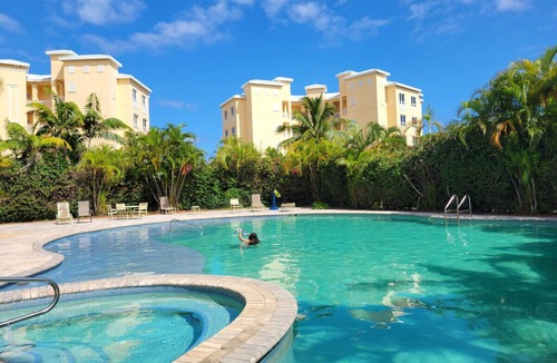 Bahamia West Condo | Gated condo w/boat dock/beach/pool/hot tub
