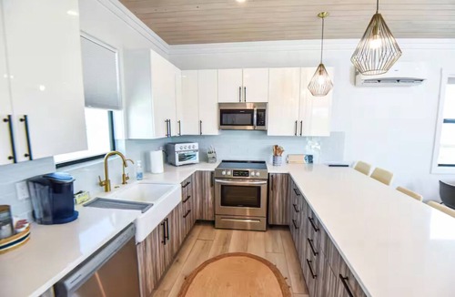 William's Town Cottage | Gateway for couples and families in beautiful tropic of cancer beach