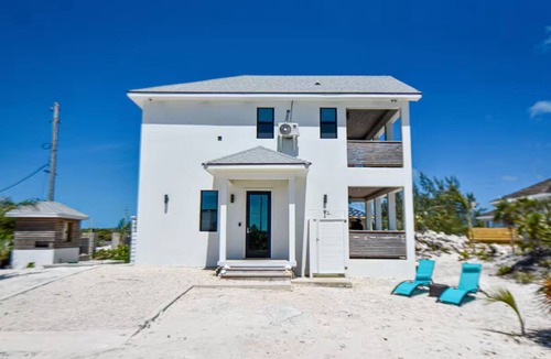 William's Town Cottage | Gateway for couples and families in beautiful tropic of cancer beach