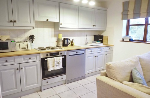 Bedford Cottage | Gather, Celebrate, and Soak in the Views at Ollie’s Lodge sleeping 8.