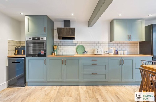 Cheadle House | Cheadle Cottage - Hot Tub and Pool Table!