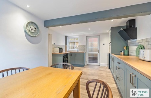 Cheadle House | Cheadle Cottage - Hot Tub and Pool Table!