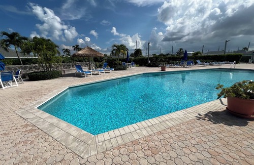 Treasure Cay Villa | Generator, Golf cart avail., 2 BR beach villa in Treasure, WiFi, washer & dryer