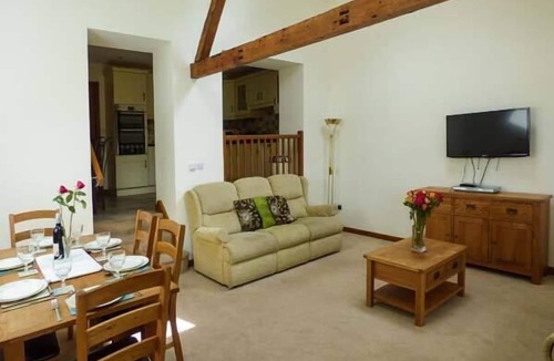 Kendal Cottage | GHYLL BANK COW SHED, pet friendly, with a garden in Staveley