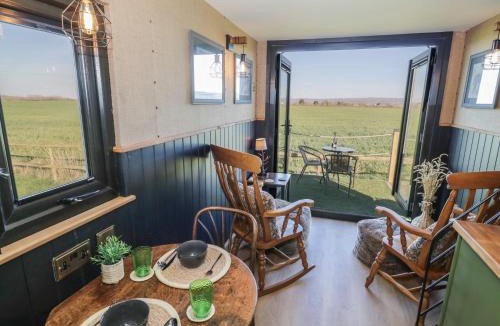 Evesham House | GiGi's Horsebox