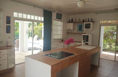 Nassau Villa | Gorgeous 4-bedroom villa with AC in vibrant Nassau