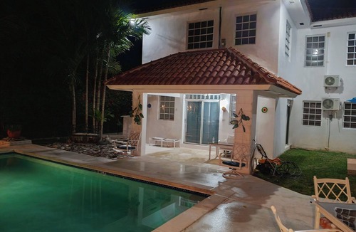 Nassau Villa | Gorgeous 4-bedroom villa with AC in vibrant Nassau