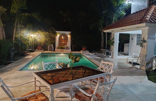 Nassau Villa | Gorgeous 4-bedroom villa with AC in vibrant Nassau