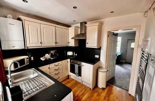 Stoke-on-Trent Cottage | Gorgeous Cottage in Stoke-on-Trent's "village in the city" - Penkhull
