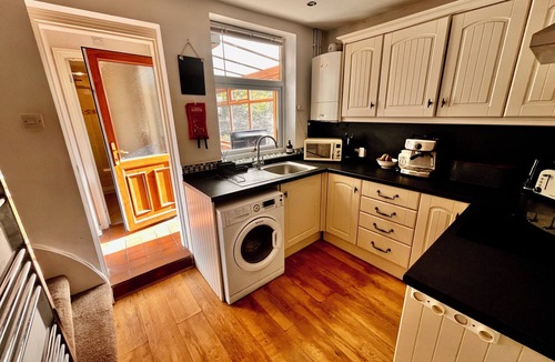 Stoke-on-Trent Cottage | Gorgeous Cottage in Stoke-on-Trent's "village in the city" - Penkhull