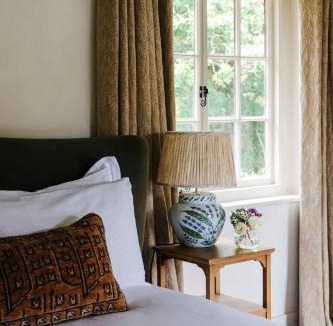 New Forest District House | Gorgeous English Farmhouse Holiday Cottage for 9 and a half