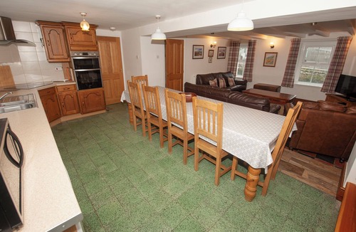 Crynant House | Gower Coastal Holiday Home in Rhossili, up to 12 Guests. Countryside Walks.