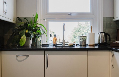 Tring Apartment | Grace`s Guesthouse Room 2