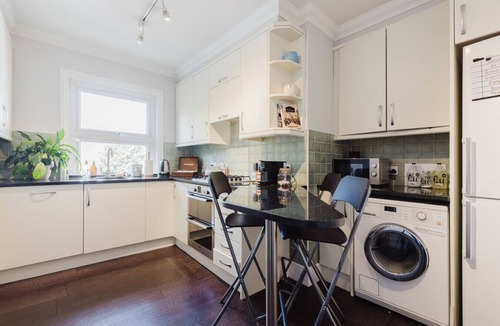Tring Apartment | Grace`s Guesthouse Room 2
