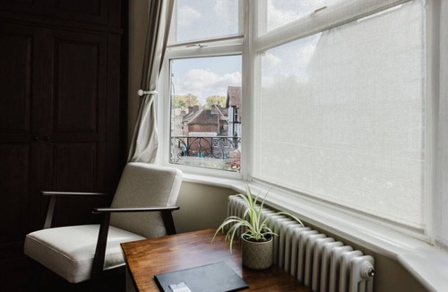 Tring Apartment | Grace`s Guesthouse Room 4