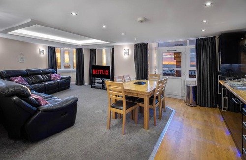 Bispham Apartment | Granada Apartments Queens Mansions