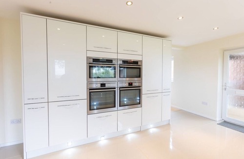 Stoke Albany House | Grand 5BR Home in Market Harborough with Free Parking
