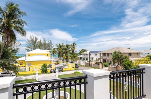 Nassau House | Grand View Beachfront Villa - Spacious, Family, Groups -Sleeps 10+