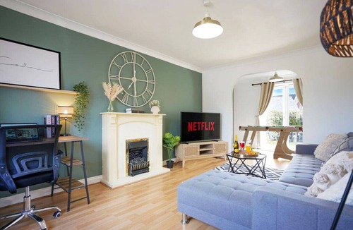 Milton Malsor House | Grange House Free Parking Garden Super-Fast Wifi Smart TVs with Netflix Yoko Property