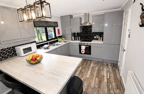 Troutbeck Bridge Cabin | Grasmere 12, White Cross Bay, midway between Ambleside & Windermere with hot tub