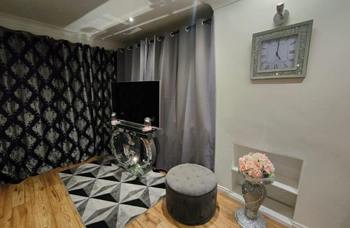 Gravesend House | GRAVESEND - BEAUTIFUL Studio