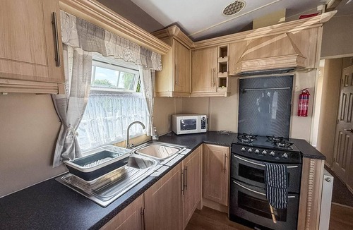 Great Yarmouth House | Great 6 berth caravan for hire at Cherry Tree Holiday Park in Norfolk ref 70801C