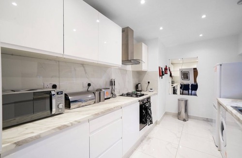 Wormholt and White City House | Great Monthly Offers - Amazing Abode in London