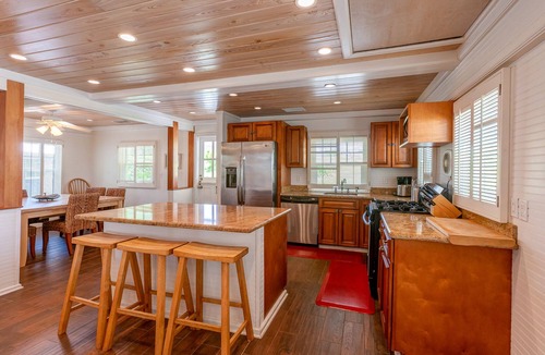 Hope Town House | Green Shutters: Charming 19th-Century Cottage in the Heart of Hope Town