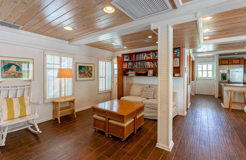 Hope Town House | Green Shutters: Charming 19th-Century Cottage in the Heart of Hope Town