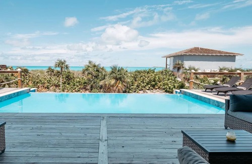Forbes Hill House | Greystone Villa: 7-Bedroom Oceanfront Luxury on a Private Exuma Beach