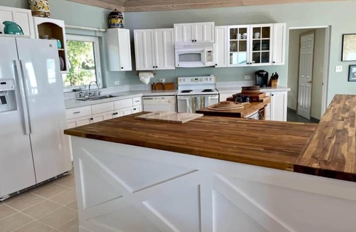Salt Pond House | Grotto Bay for 6: 2BR Villa in the Bahamas w/Private Beach
